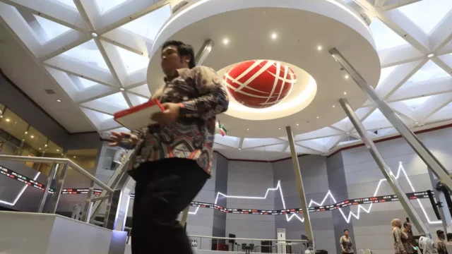 Baru Dibuka, IHSG Hari Ini Kembali Tembus Level 7.000