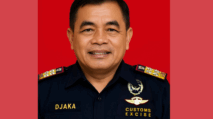 Potret Letjen Djaka Budhi Utama mengenakan seragam Bea Cukai