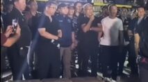 Petugas gabungan BNN, TNI AL, dan Bea Cukai berdiri mengelilingi barang bukti narkoba hasil tangkapan di pelabuhan malam hari.