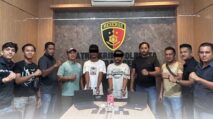 Tim Satreskrim Polresta Banda Aceh bersama dua pelaku pencurian yang telah diamankan berikut barang bukti
