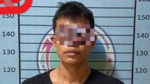 Petugas Satreskrim Polres Aceh Tenggara saat mengamankan pelaku curat yang kedapatan menyimpan sabu saat pemeriksaan.