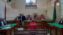 Dosen hukum Triomsi Sitanggang saat jalani sidang di Pengadilan Negeri Medan atas kasus pembunuhan suami