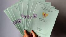 Dirjen PHPT ATR/BPN Asnaedi memberikan penjelasan terkait status tanah tak bersertifikat pada konferensi pers di Jakarta
