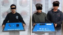 Barang bukti sabu, sepeda motor, dan handphone milik tersangka pengedar narkoba yang ditangkap Satresnarkoba Polres Bener Meriah dalam operasi dini hari.