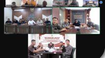 Kajati Aceh Yudi Triadi memimpin ekspose perkara Kejari Aceh Tamiang yang disetujui untuk diselesaikan melalui Restorative Justice.
