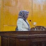 Erawati IS, SH dari Fraksi Partai Gerindra membacakan Pendapat Panitia Anggaran DPRK Aceh Tamiang dalam Rapat Paripurna tentang KUA-PPAS 2026.