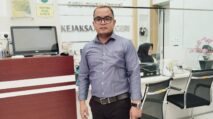 Seorang aktivis hukum lingkungan dari LBH Kantara mendesak Pemerintah Aceh Tamiang memeriksa kepatuhan PT Socfindo Kebun Sungai Liput terhadap aturan Daerah Aliran Sungai (DAS).