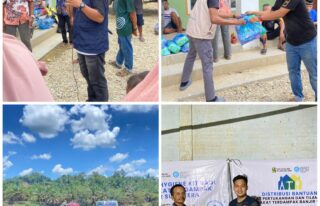 Tim PKPA dan Mercy Relief membagikan paket shelter kits dan hygiene kits kepada warga terdampak banjir di Kecamatan Sekerak, Aceh Tamiang, pada malam hari setelah melewati medan berlumpur.