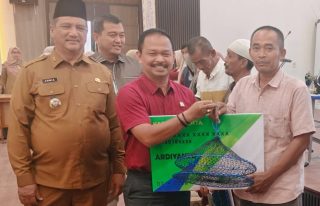 Penyaluran bantuan alat kerja dan jaminan sosial untuk pemulihan ekonomi warga Aceh Tamiang pascabencana