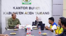 Bupati Aceh Tamiang Armia Pahmi menerima kunjungan Plt Direktur PKS Ditjen Cipta Karya Kementerian PU di Aula Bupati