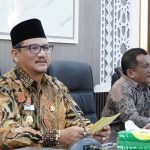 Bupati Aceh Tamiang Armia Pahmi memimpin rapat persiapan program LSDIP pengelolaan sampah di Aula Setdakab
